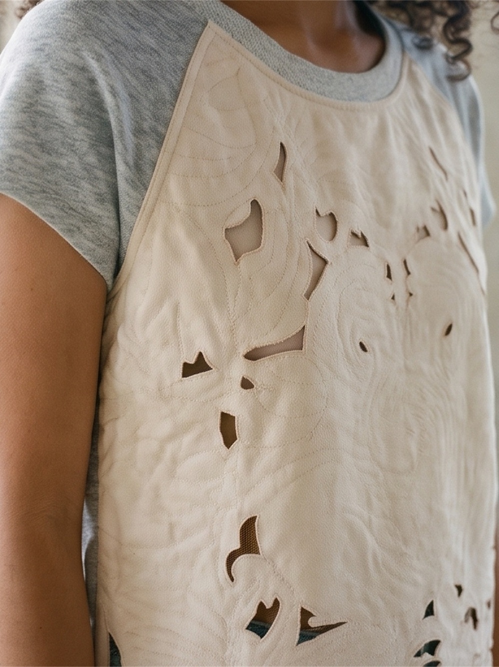 Cutout Front Short Sleeve Tee in Cream and Gray